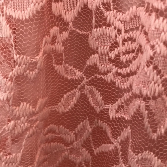 Pink lace dress - Picture 4 of 4